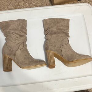 Stylish Tan Suede Women's Boots